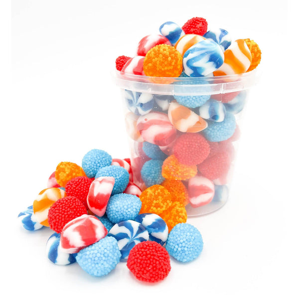 Le mélange signature "Tourbillons de Lune" est une combinaison de jujubes ultra-frais ronds et de petit format, inspiré de nos variétés "tourbillons" et "lunaires". Savourez des bonbons comme des tourbillons à la fraise, pêche et framboise bleue, accompagnés de délicieuses fraises lunaires et mûres lunaires.