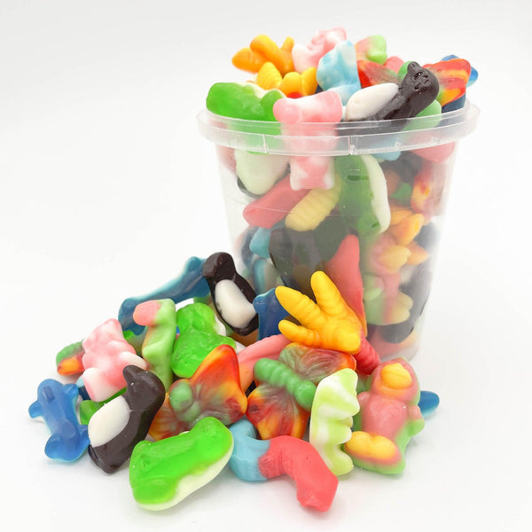Profitez de bonbons amusants comme des pingouins, perroquets, grenouilles et requins, et bien plus encore. Idéal pour une expérience de dégustation ludique, ce mélange deluxe vous offre une explosion de saveurs fruitées et acidulées.